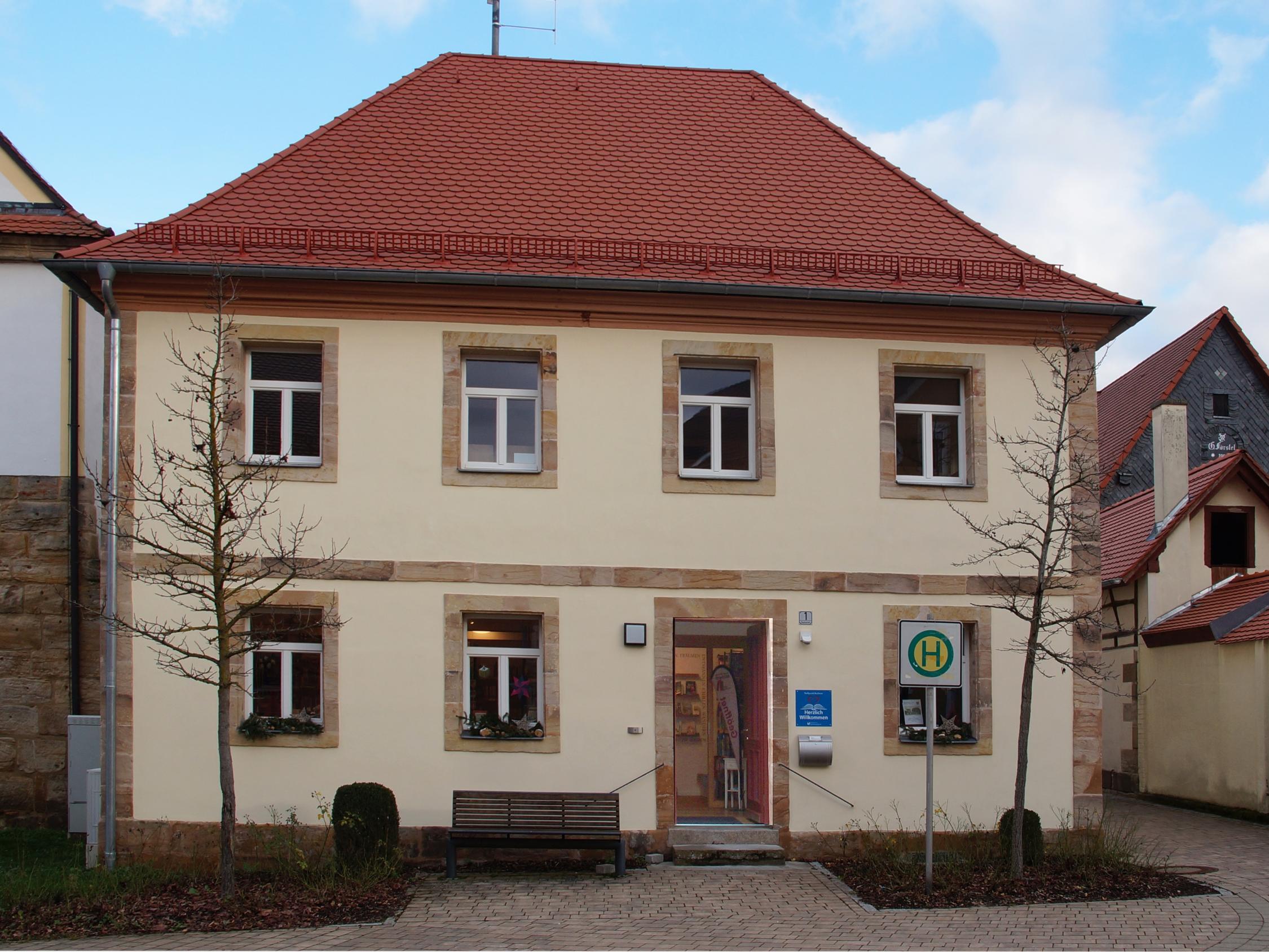 2023-01-07 buecherei-pinzberg-aussen-haupteingang
