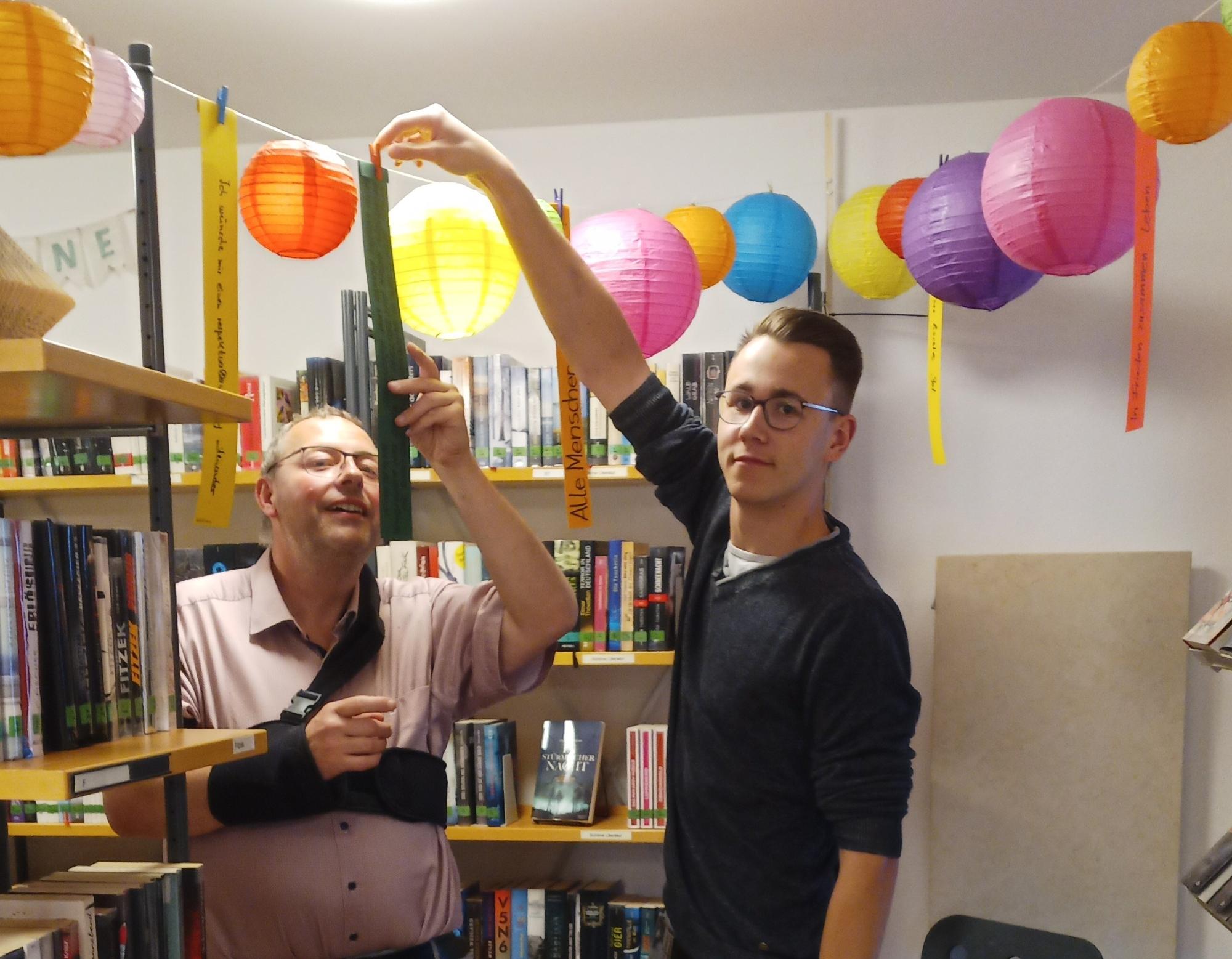 Pfarrer M. Gehret bei Aktion Büchereien sind bunt